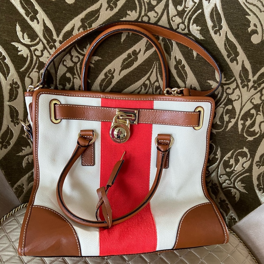 Michael Kors! Sophisticated bagNWOT! Stored w/❤️